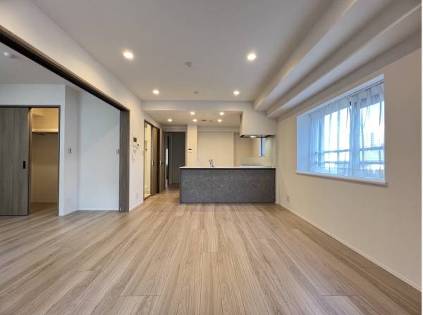 LDK約13帖・お隣のお部屋を合わせると約18.9帖