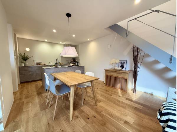 木目調が暖かさを感じる室内！