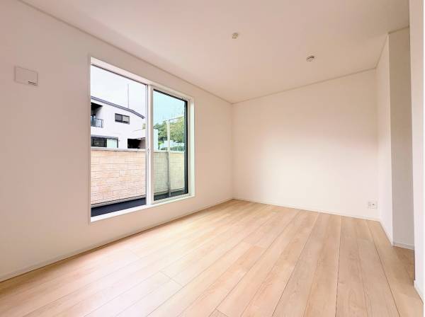 2階洋室、日当たり良好です