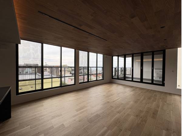 全面ガラス張りのようなＬＤＫです
海が見えます