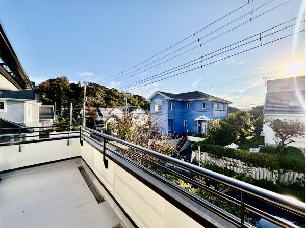 バルコニーから望む鎌倉緑景色