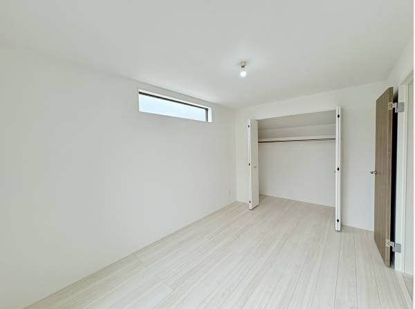 ハンガーパイプ付きのクローゼット