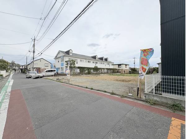 前面道路の幅は5.2mございます