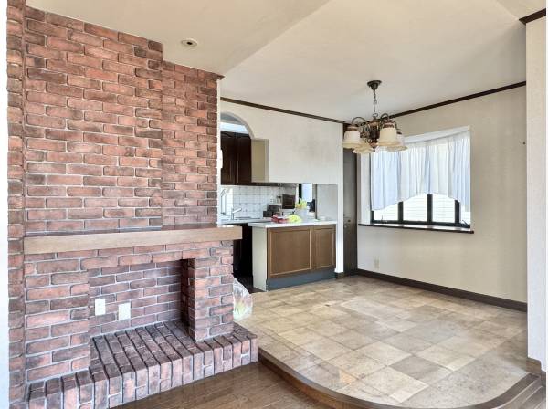 煉瓦壁が味わい深い食卓の時間