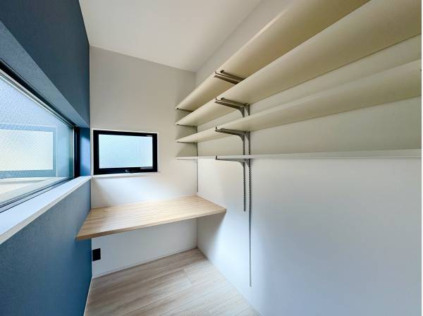 カウンター付きの収納スペース！