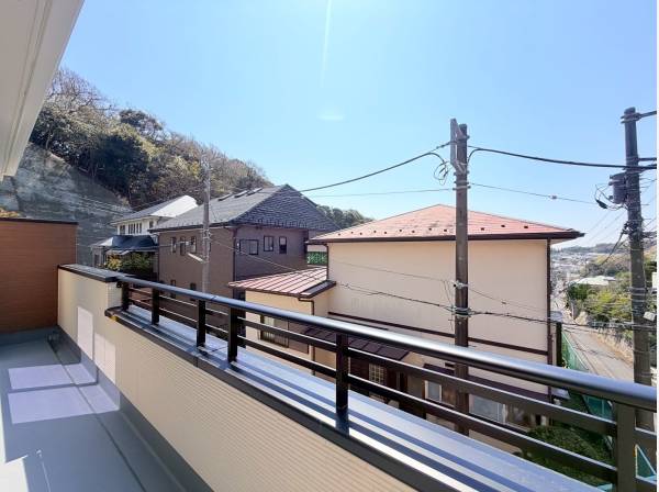 バルコニーは2ヶ所！自然を感じるあたたかいバルコニー！