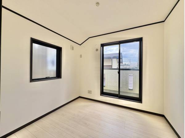 シンプルな内装は、飽きのこないデザインで統一