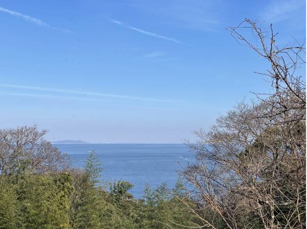 太陽を背にした海景色が美しい立地です。