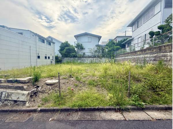 閑静な第一種低層住居専用地域に位置する陽当たり良好な整形地