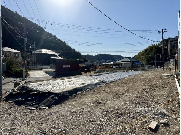 視線の抜ける開放感と、ゆとりある敷地。自由設計が映える土地。