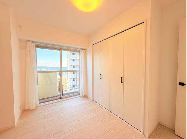 主寝室からも東浜を望む眺望