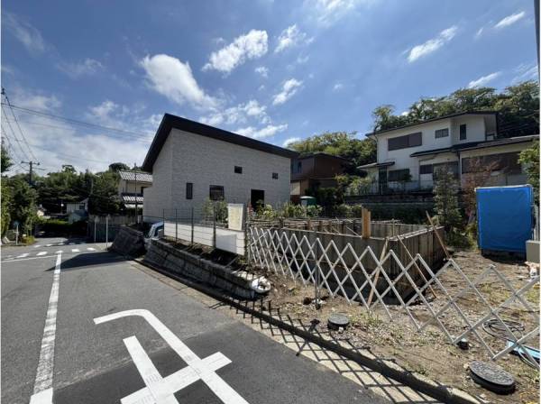 現地は建築中です。