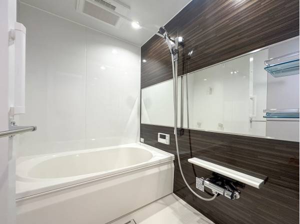 バスルームもピカピカで新築気分で暮らせます