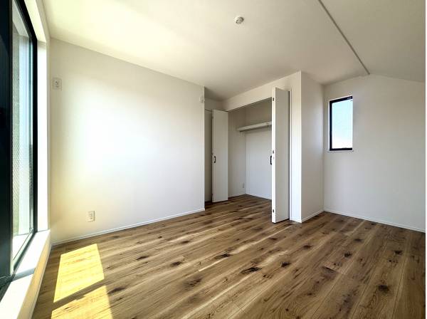 洋室は4部屋ございます