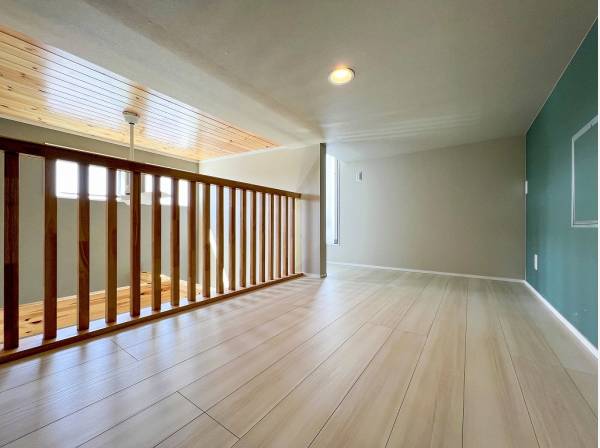 ゆとりあるロフトは収納に加えお子様の遊び場としても活躍しそうですね