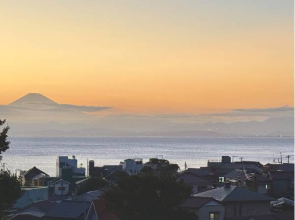 夕方。富士山が幻想的に映ります。
