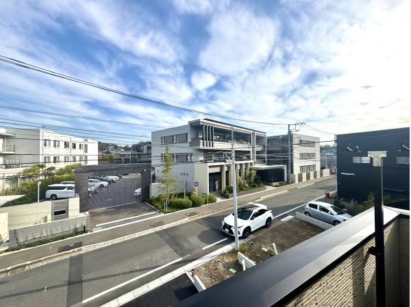 バルコニーから先は開けております