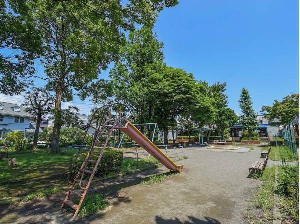 亀井野公園まで徒歩2分（約110m）