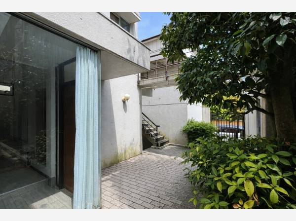 プライベート感ある中庭空間が、暮らしに余白を生む。