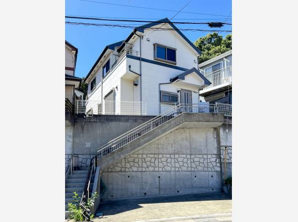 建物は南西に広く面しているため陽当たり良好