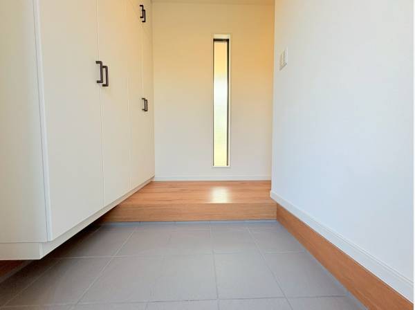 玄関収納もございます