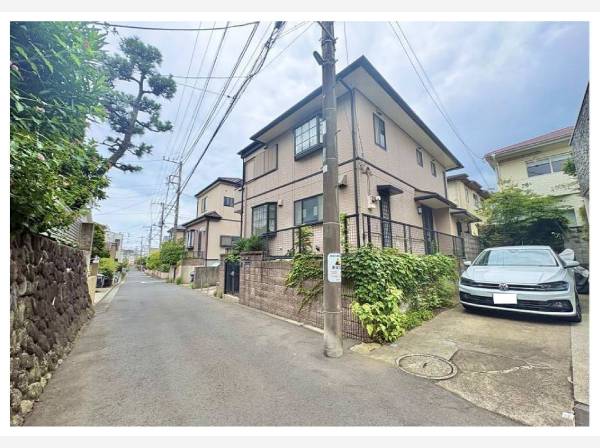 約43坪の広さを備えた軽量鉄骨造住宅。