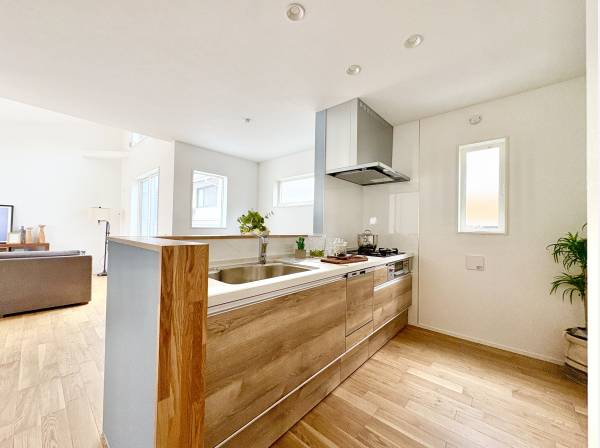 家事の動線やリビングとのつながりに配慮したキッチンです