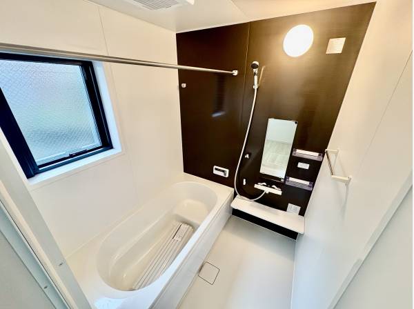 お風呂には浴室乾燥機が付いております。