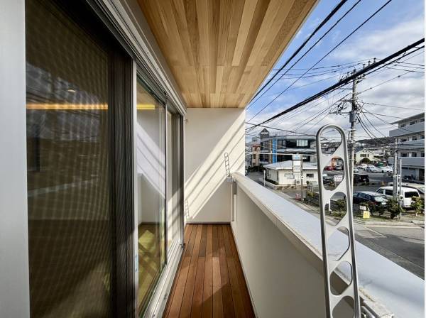 雨の日でも安心なインバーバルコニー
