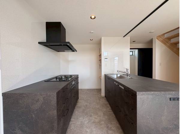 グラフテクト製」のデュエタイプを採用。