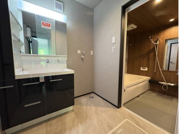 洗面台も広いですね。