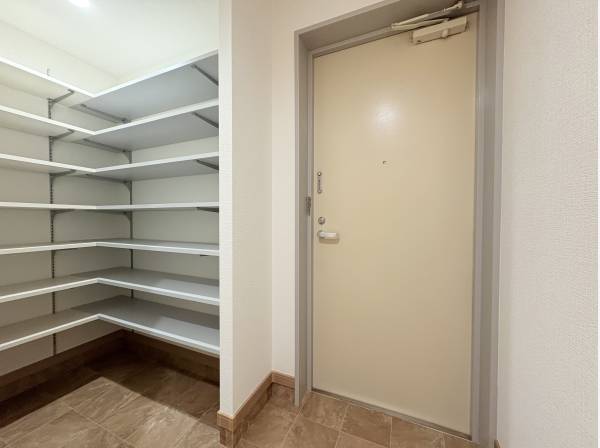 広く使える玄関収納