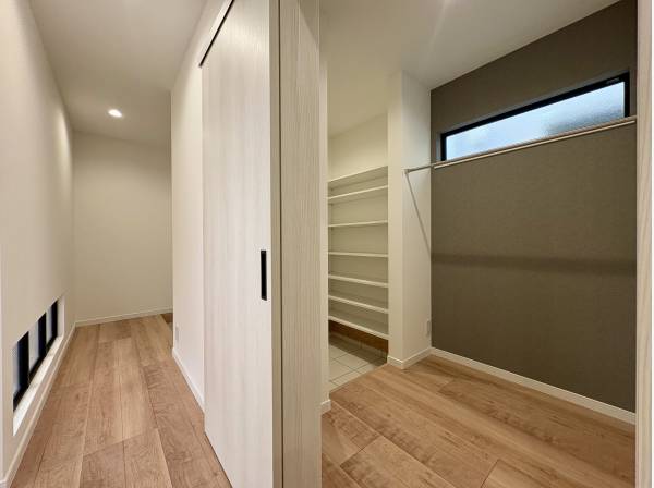 玄関はシューズインクローゼット付き