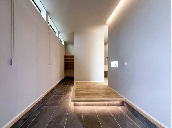 玄関も広く、収納もたっぷりです