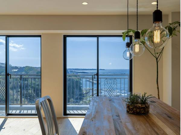 ダイニングからも海一望