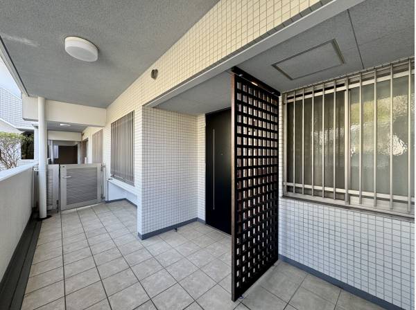 プライベートが確保された角部屋の住戸です。