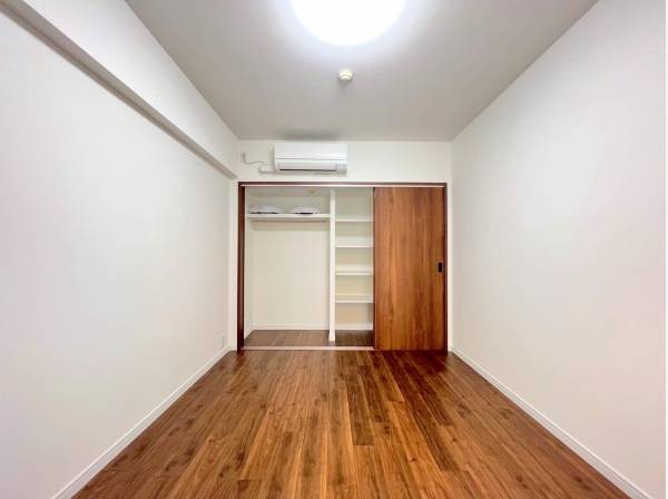 お部屋のクローゼットには使い勝手の良い収納が♪