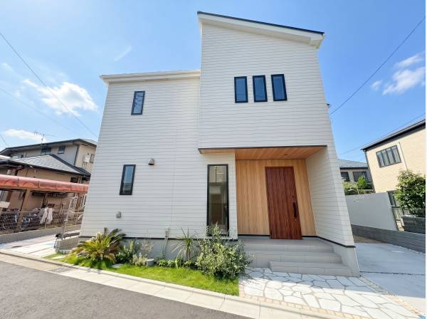 白を基調とした爽やかな外観