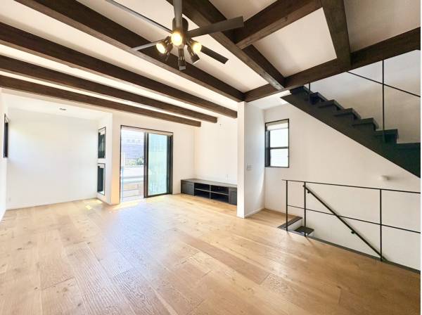 湘南らしいお洒落なデザインの室内空間