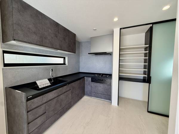 収納豊富なキッチン