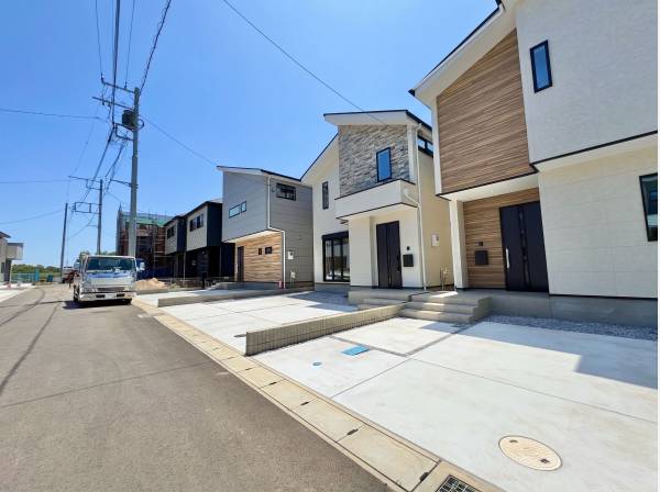湘南の閑静な住宅地に馴染む、落ち着いた色合いの外観です