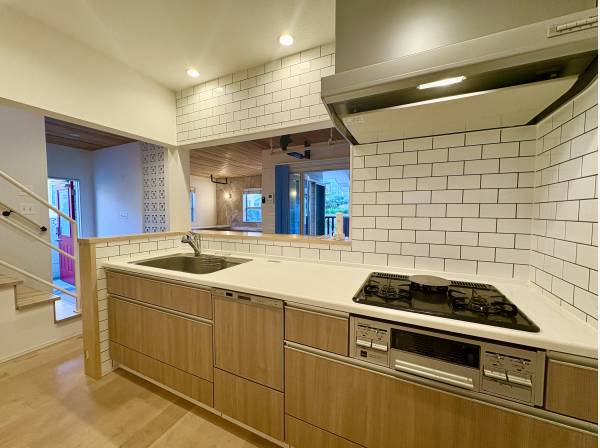 キッチンは食洗器付きのシステムキッチン