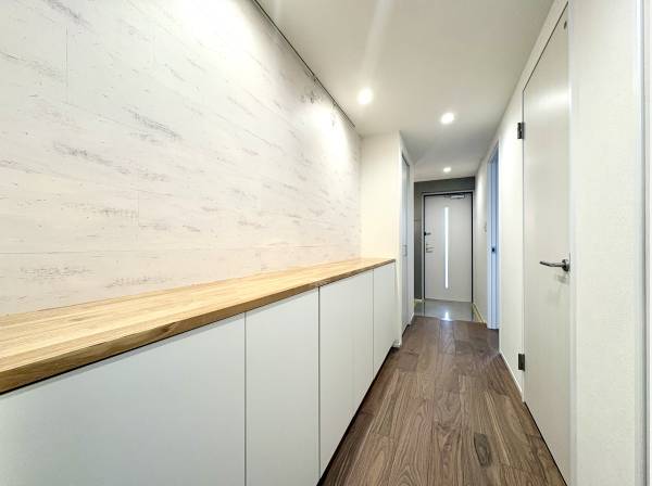 玄関廊下部分も収納たっぷり