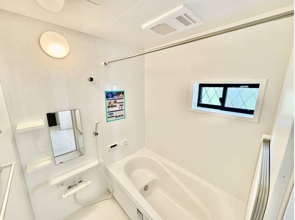お風呂は浴室乾燥機がついております。