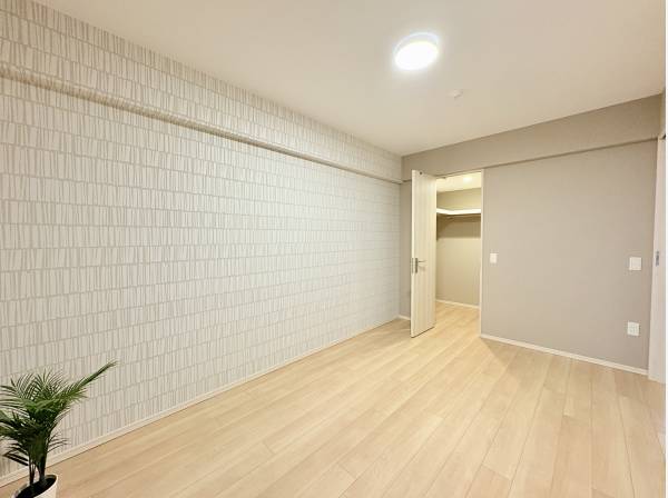 アクセントクロスがお洒落な洋室