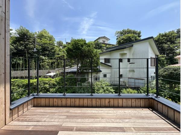 静寂と抜け感に包まれた住環境