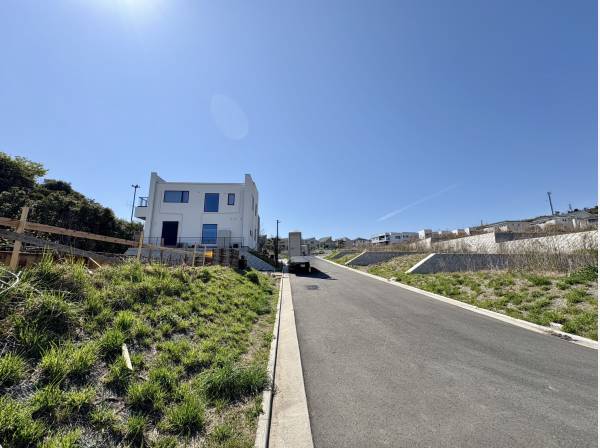 開発分譲地の南側に位置します