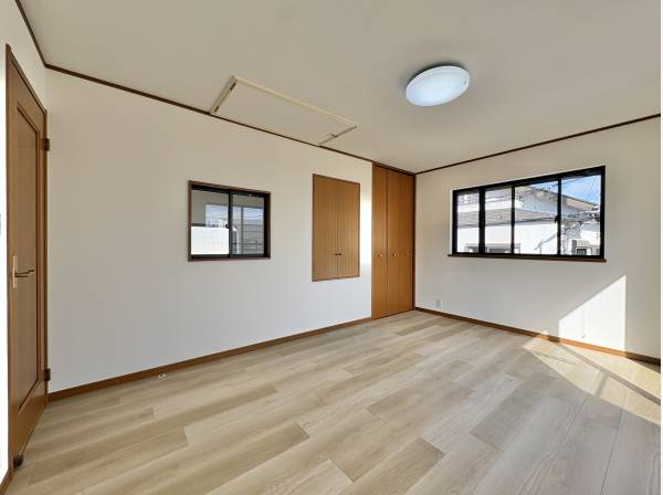 2面採光があることにより、十分な陽光がお部屋の全体に届きます
