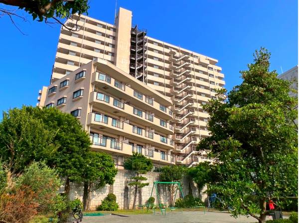 マンション外装でございます、高級感漂いますね