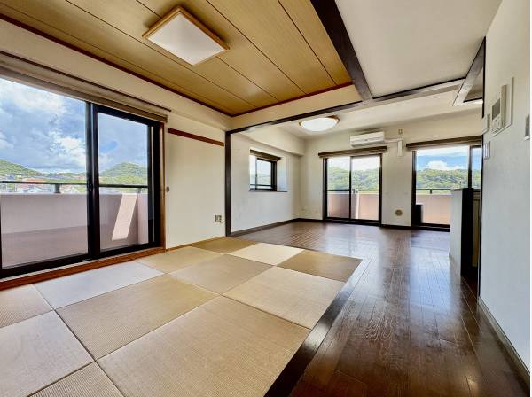 リビングに畳の部屋が有ります。
